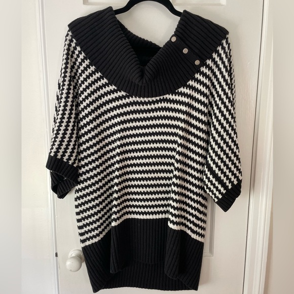 White House Black Market Scoopneck Sweater - Picture 1 of 3